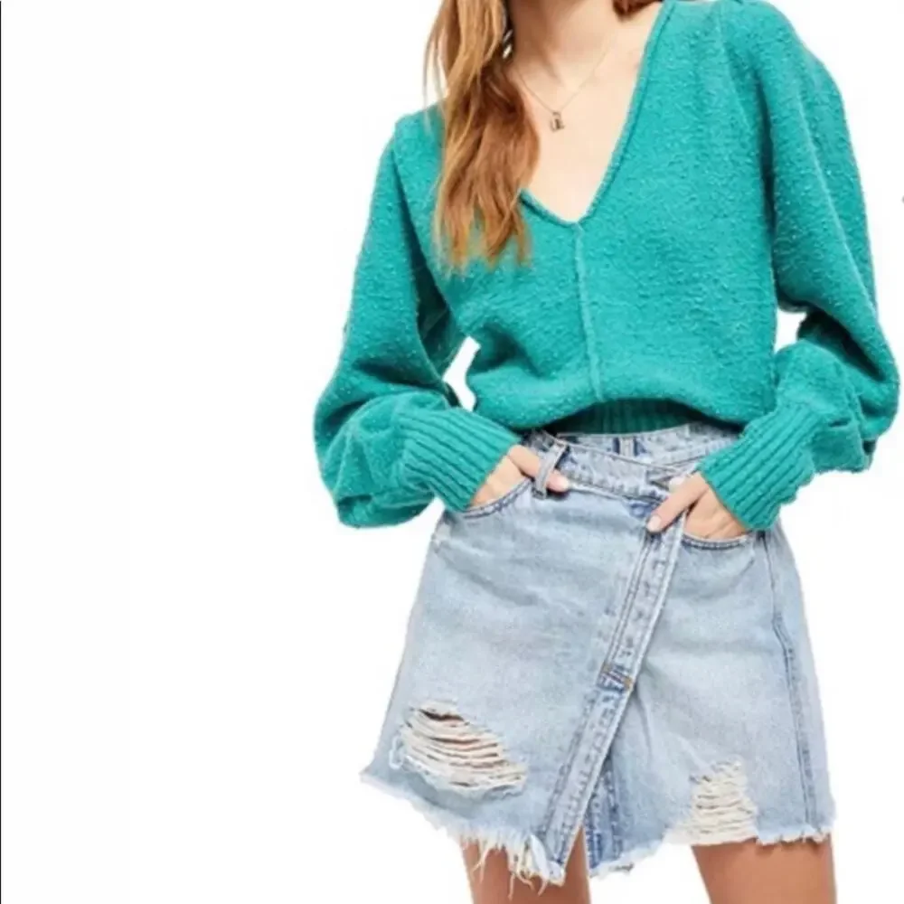 NWT! Free People Reverie V-Neck Sweater Size Medium